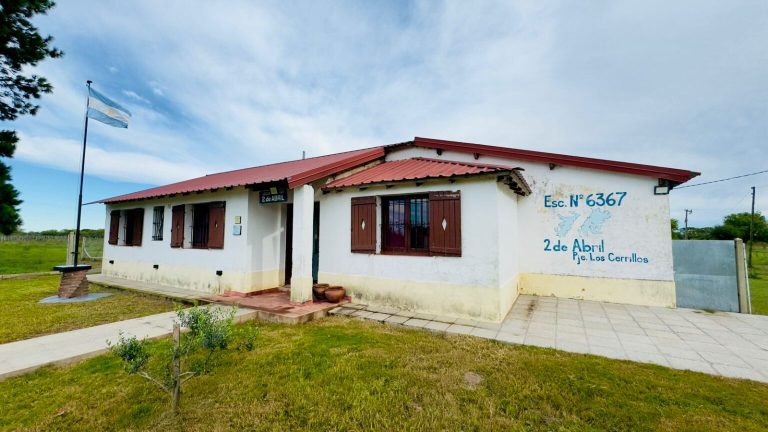 Entrega de fondos educativos a las escuelas rurales de Cayastá